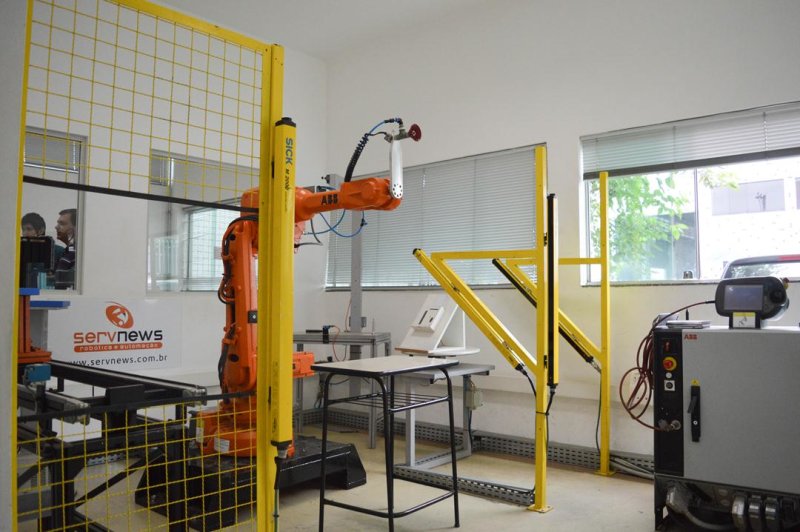 Assistência técnica e mecânica em robôs industriais Assistência técnica e mecânica em robôs industriais