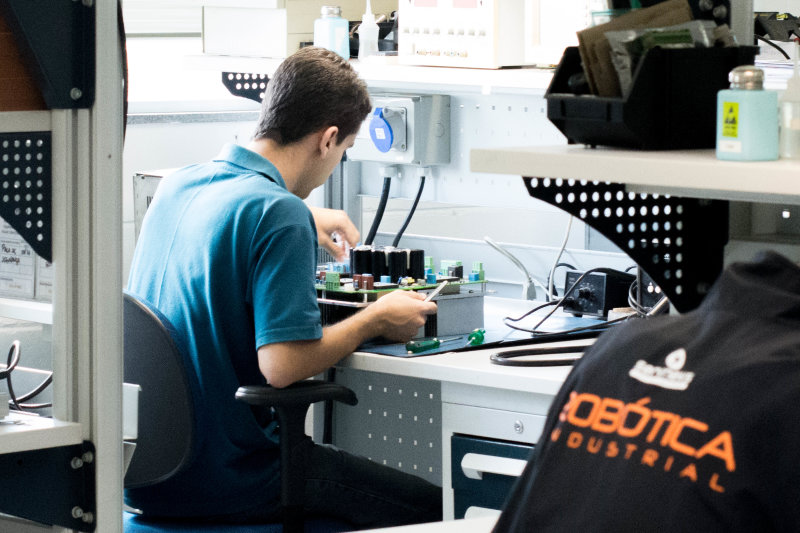 Servnews - Robótica e Automação - Assistência técnica em robôs industriais Servnews - Robótica e Automação - Assistência técnica em robôs industriais